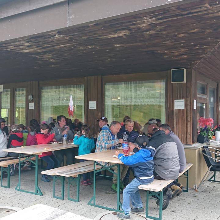 Die Älplerfamilien am Infoabend in der Tannalp